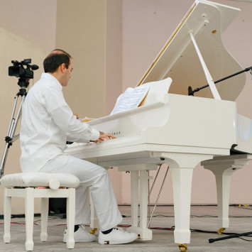 Pianist: Giorgi Chkhikvadze