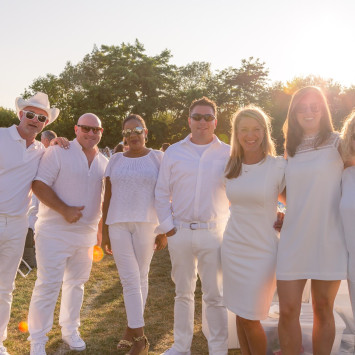 Diner En Blanc is Back!  Save the Date for 2023 Event