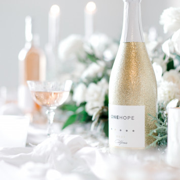 ONEHOPE partners with Dîner en Blanc US - Get yours on the e-store