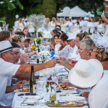 Fifth Anniversary Celebration of Diner en Blanc Okanagan